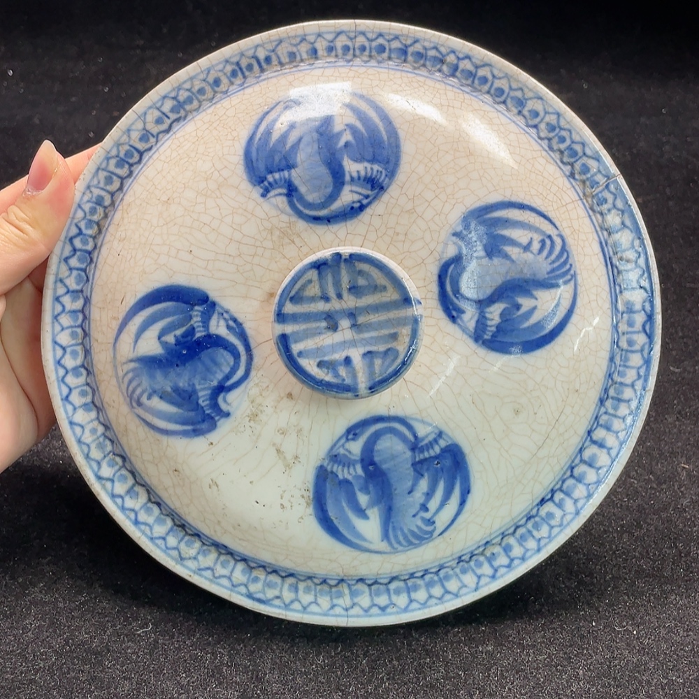 W27078994 Ceramic Blue and White Lidded Box from the Export Period (size as per actual item)