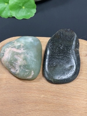 H39592576 和田玉       货品总重约124g   皮色成因未定   含其他矿物成份