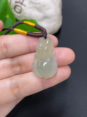 F46552171 翡翠葫芦挂件 货品总重量约7.7克（含绳重）