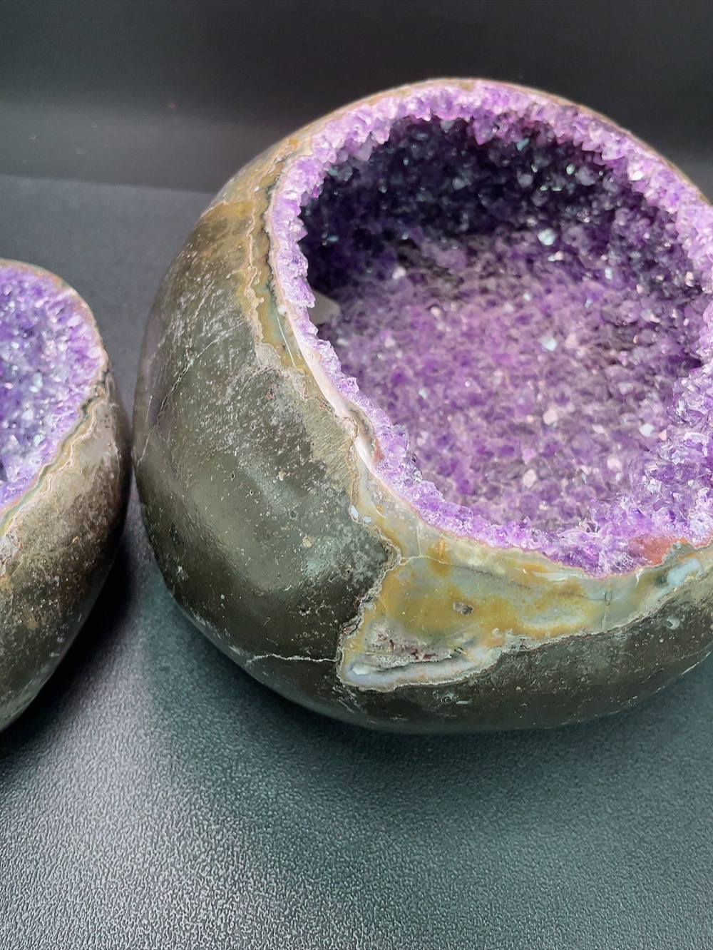 C32816438 Crystal Decoration, Base Not Natural, Total Weight Approx. 6.14kg, Sell as a Lot