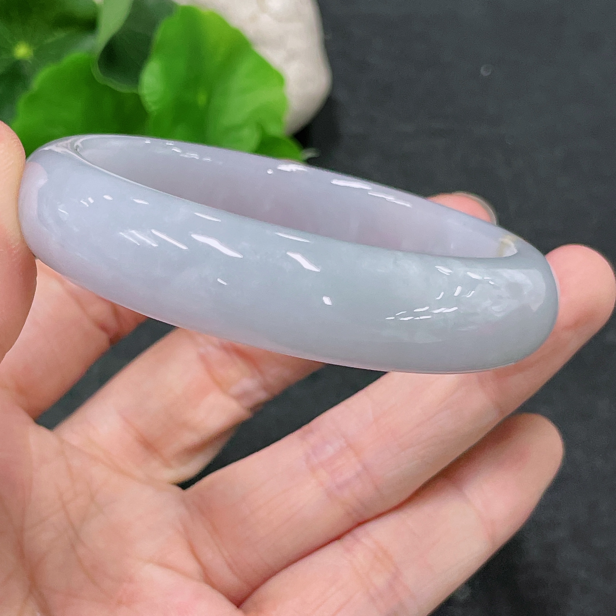 F33840114 Jadeite Regular Bangle (approx. 55.59g total weight, size 55.6)