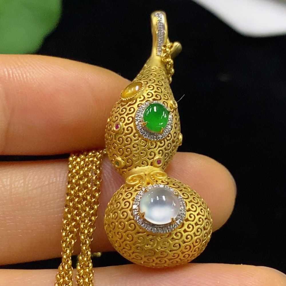 F34976089 Jadeite Inlaid Pendant 18k with Diamond Accents Total Weight Approx. 7.63g (Including Chain) Yellow Bead Color Origin Undetermined