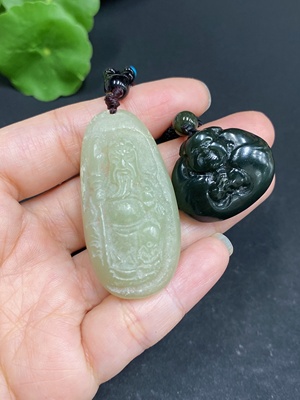 H33879872 Hetian Jade Pendant with Non-Hetian Jade Chain