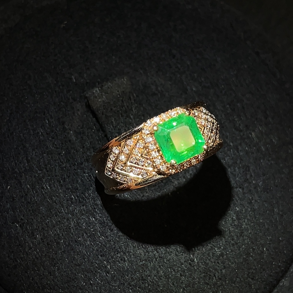 C32745421 18K Gold Emerald Ring Clarity Enhanced with Diamond Setting Total Weight Approx. 4.07g Size 12