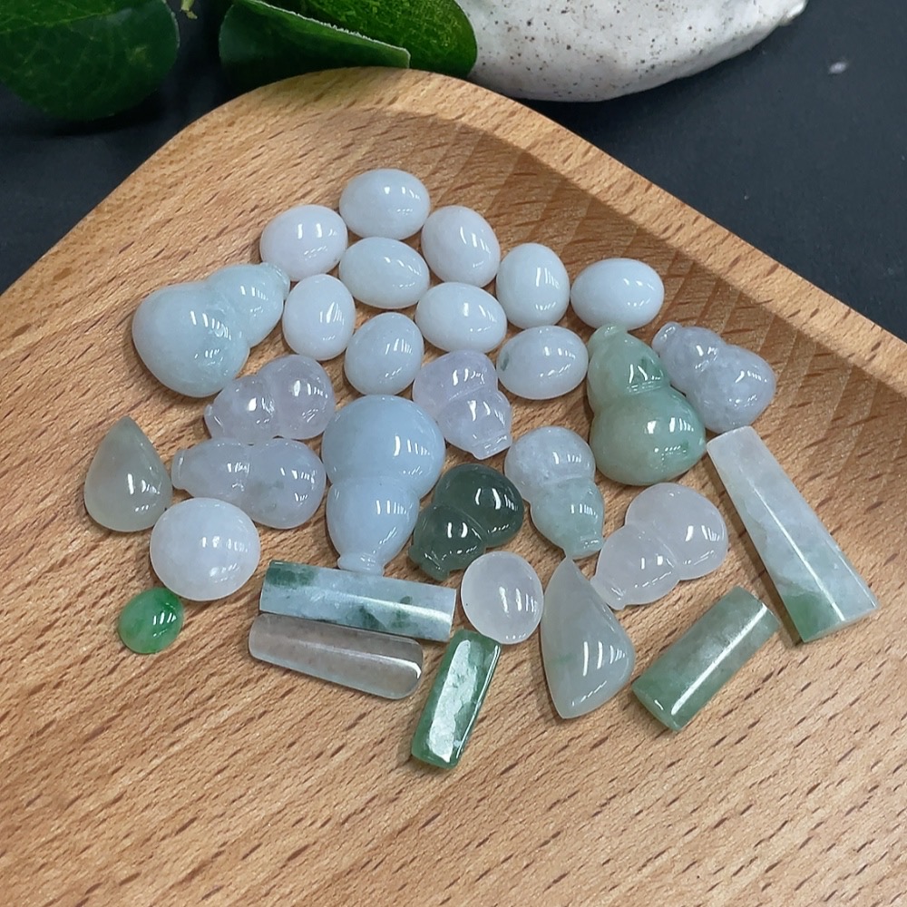 F15686535 Jadeite Inlay Piece