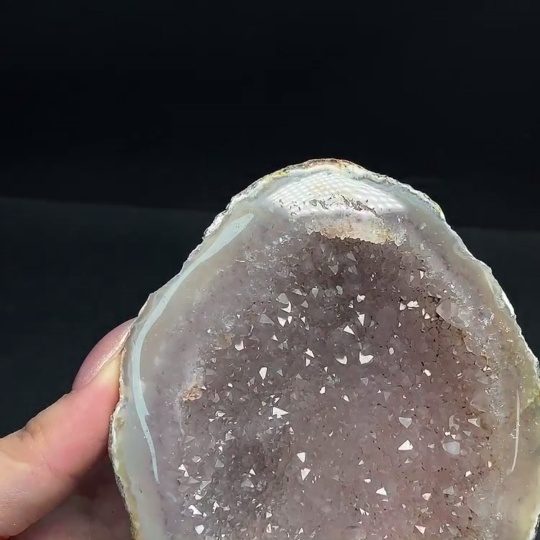 C32712734 Crystal Ornament, Base Not Natural, Total Weight Approx. 288.12g