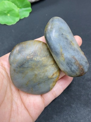 H46531522 和田玉  皮色成因未定  货品总重约98.2g