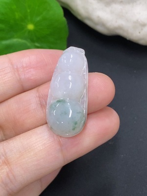 F42972389 翡翠福豆挂件 货品总重约4.1克