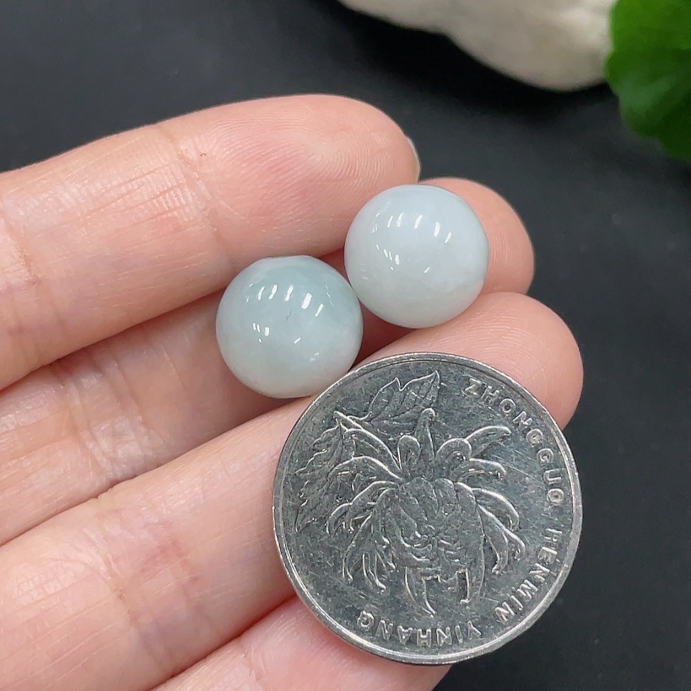 F27152398 Jadeite Beads Sell as a Lot