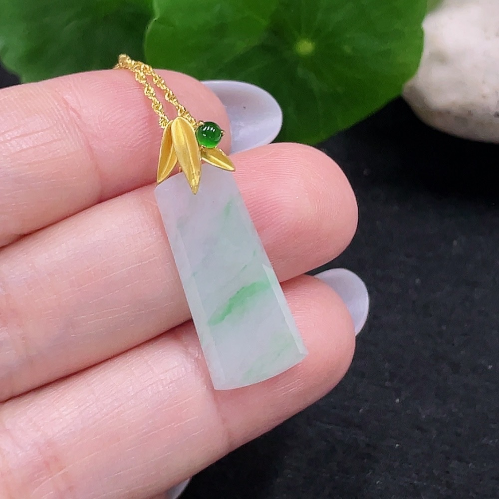 F33916862 Jadeite Plain Pendant 18DP with 18K Gold Total: Approx. 2.3g (incl. chain)