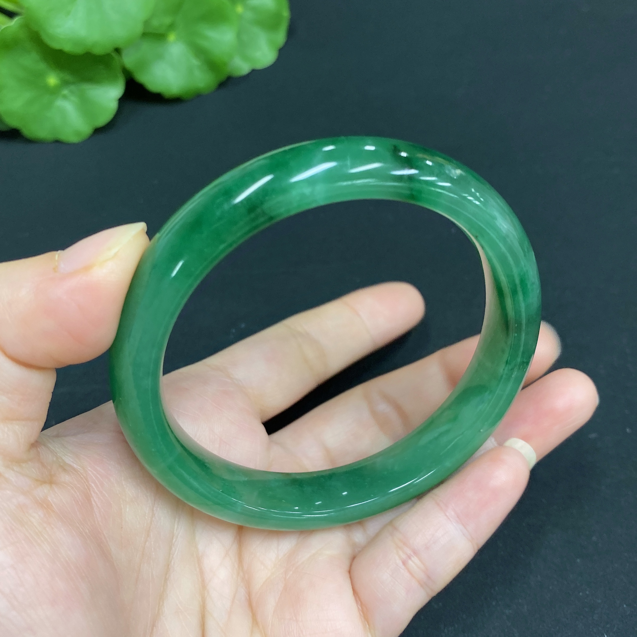 H34015252 African Emerald (Dulong Jade) Regular Circle Bracelet