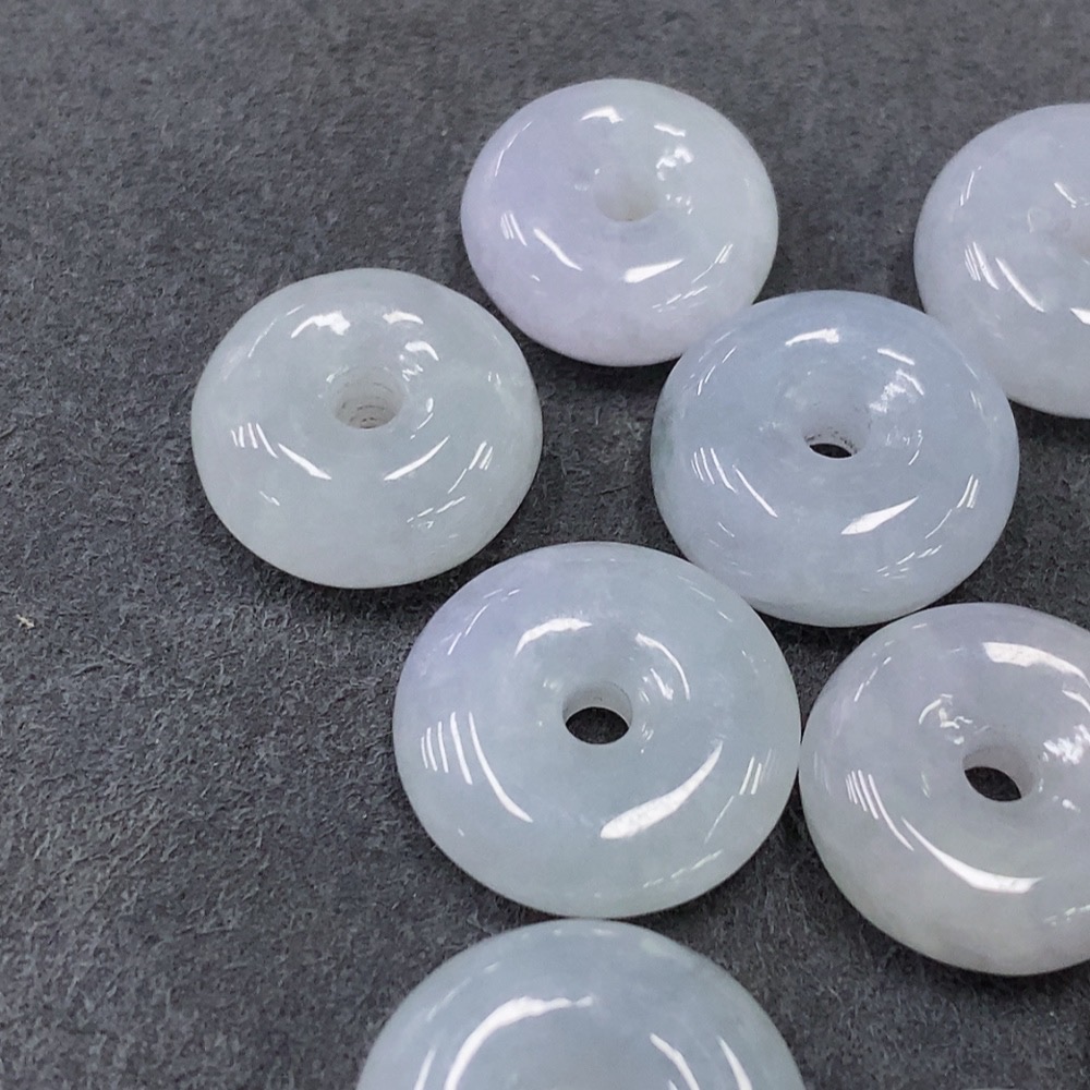 F34948115 Jadeite Peace Knot Pendant Sell as a Lot