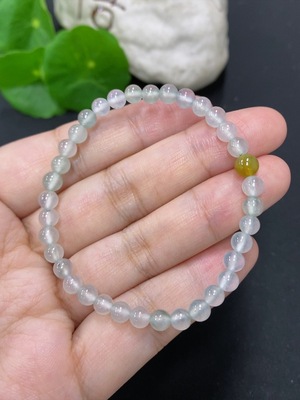 F46594474 翡翠手串 货品总重量约6.7克 卡4.8mm左右 黄珠颜色成因未定