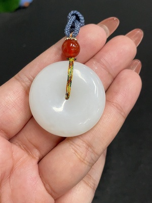 H34054660 Hetian Jade Pendant   Peace Buckle