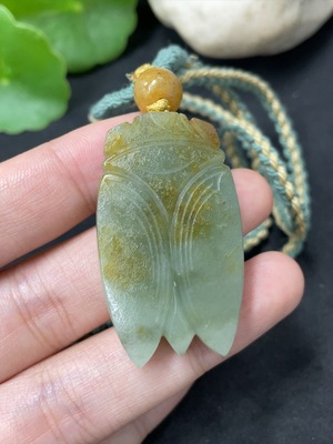 H41904884 和田玉挂件  一鸣惊人 皮色成因未定 货品总重约（含绳）22.6g