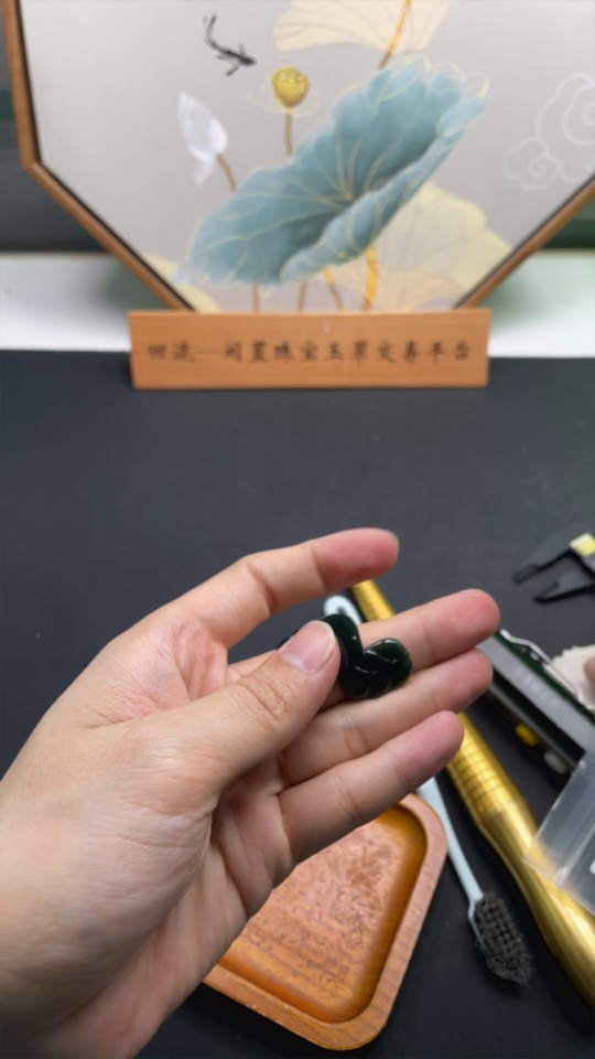 F26937964 Jadeite Leaf Pendant Sell as a Lot