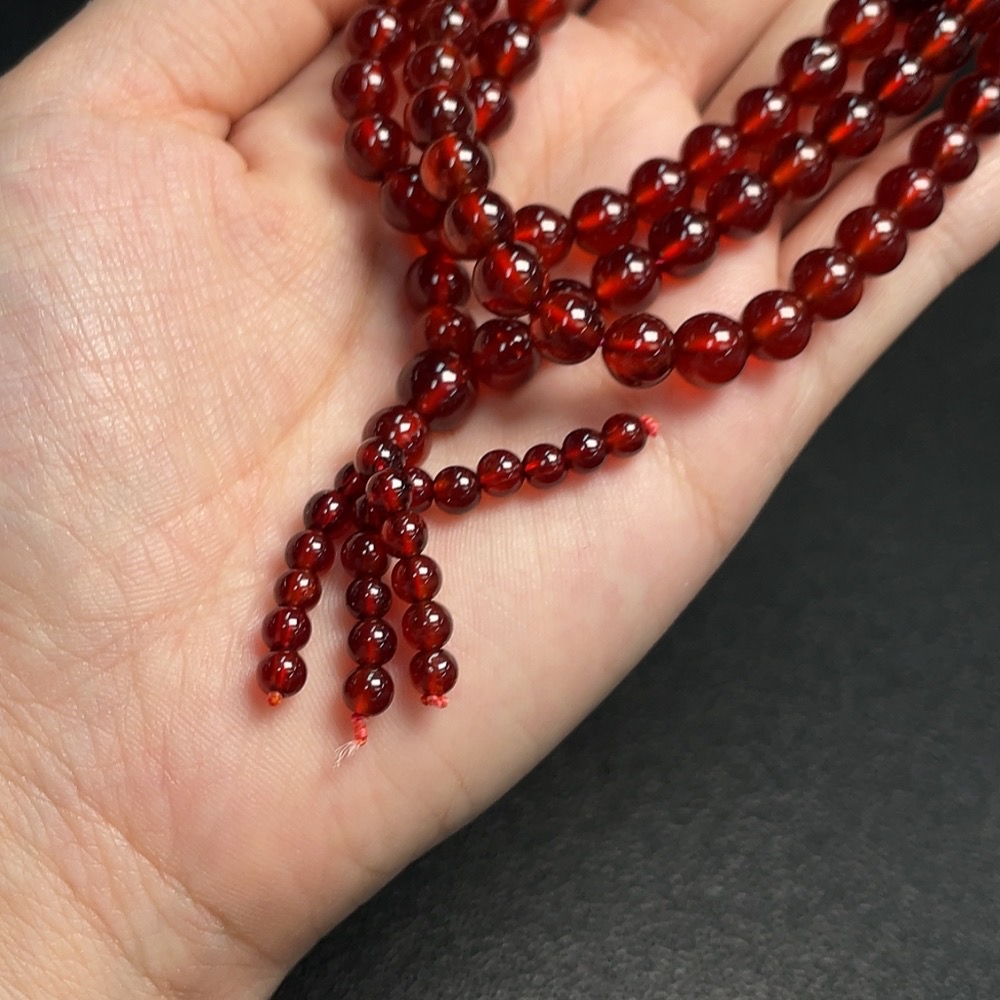 C32782674 Garnet Bead Strand Total Weight Approx. 64.31g Size 4.1-7.7mm