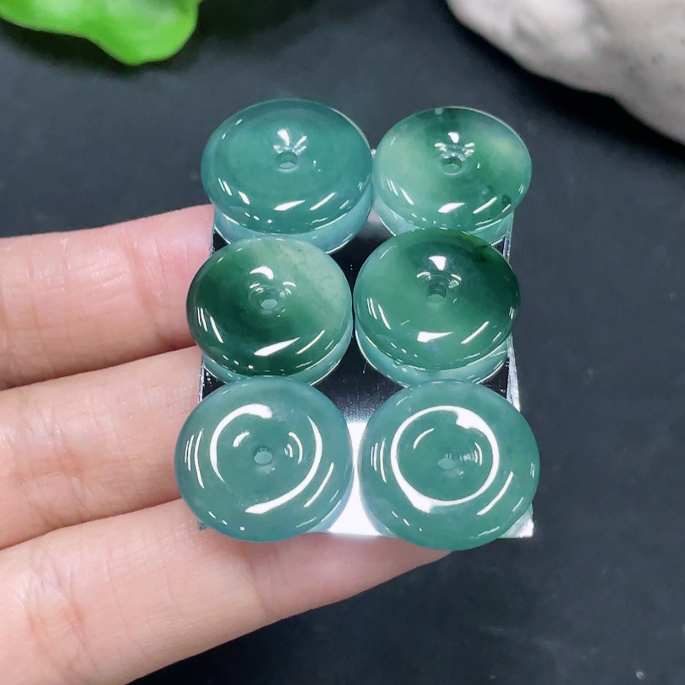 F31637418 Jadeite Pendant Sell as a Lot