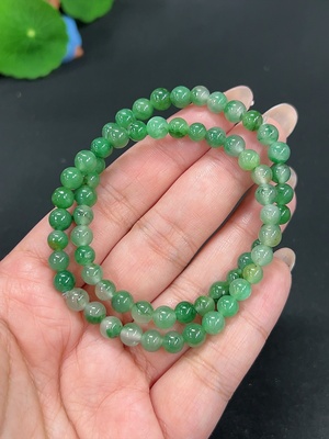 H40748761 非洲翠(独龙玉)手串 卡5.5mm左右 货品总重约17.7g
