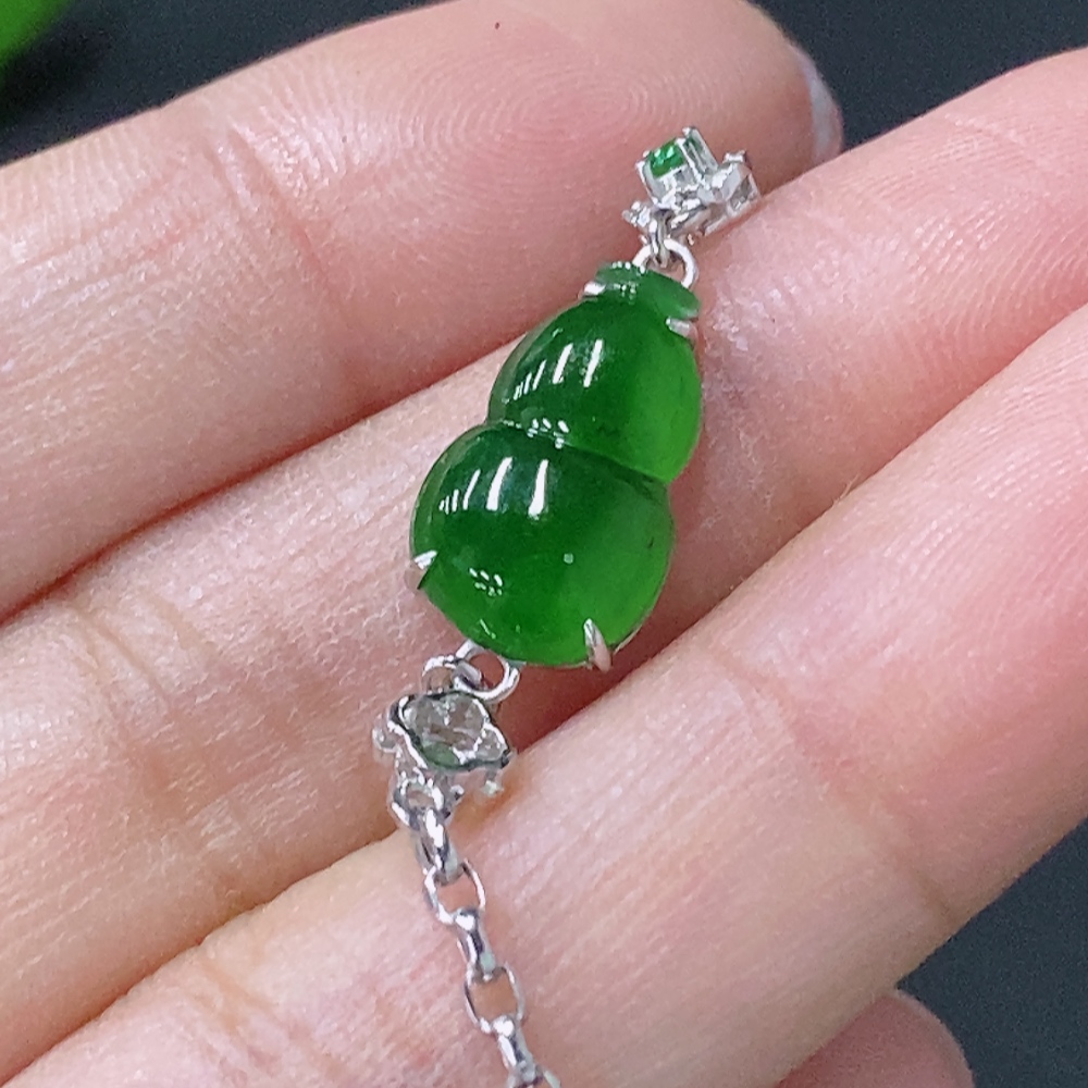 F30441019 Jadeite inlaid gourd 18k only colorless with diamonds total weight about 2.006g