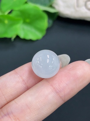 F42970702 翡翠珠子 货品总重约4.58g  卡13.6mm左右