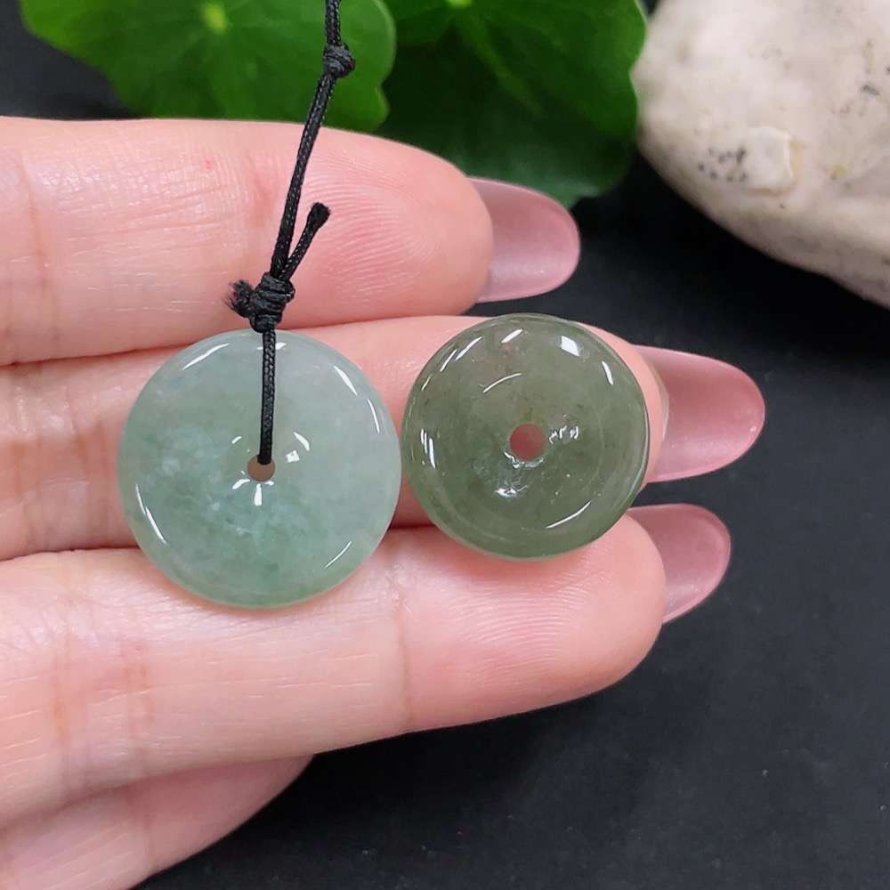 F34012498 Jadeite Peace Knot Pendant