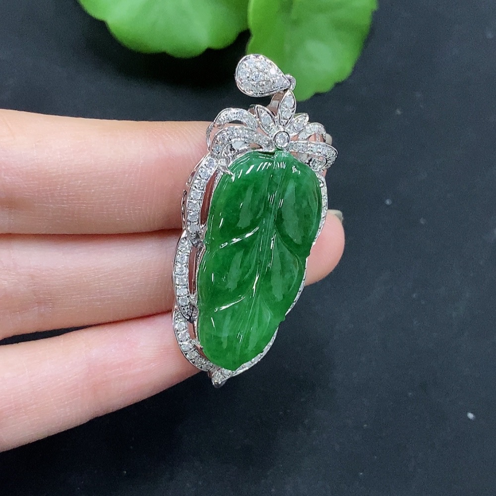 F28280469 Jadeite Leaf Inlay Pendant 18K Gold Total Weight Approx.10.69g With Diamond Accents