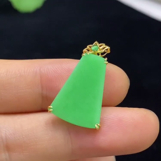 F34948676 Jadeite Plain Pendant with 18k Gold, Total Weight Approx. 1.4g