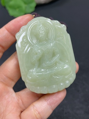 H42954584 和田玉挂件    观音    货品总重约（含绳）62.8g   含其他矿物成份