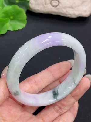 F42970076 翡翠正圈手镯 含有色抛光粉 货品总重约66.6g  圈口58.8