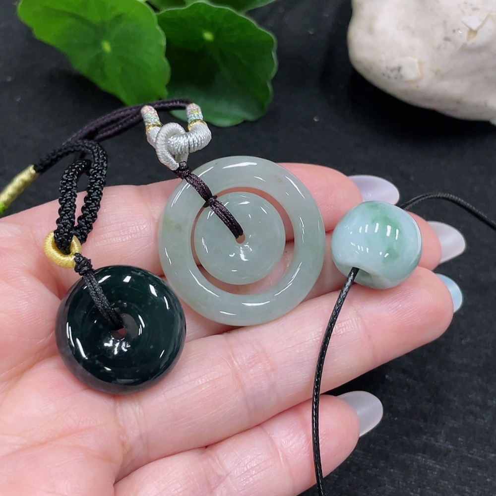 F33873101 Jadeite Pendants Sell as a Lot