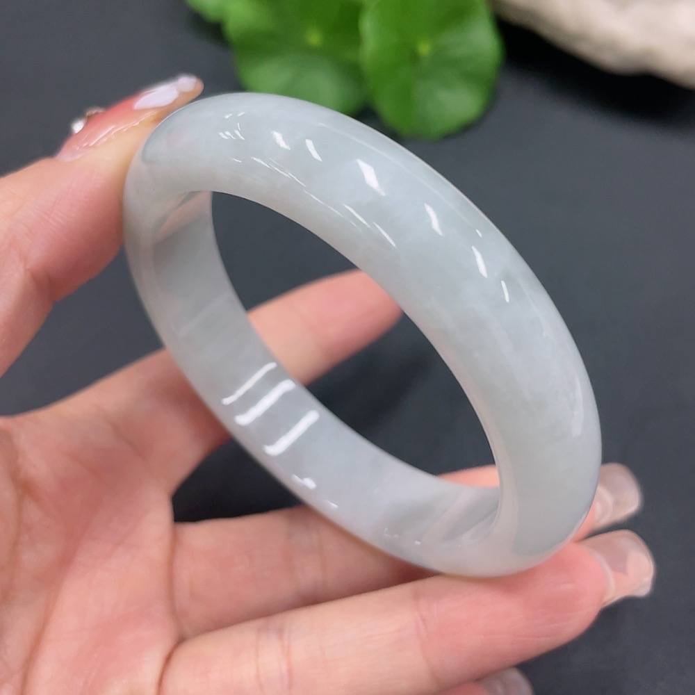 F20214573 Jadeite Round Bracelet Size 56.3 Total Weight 60.657g