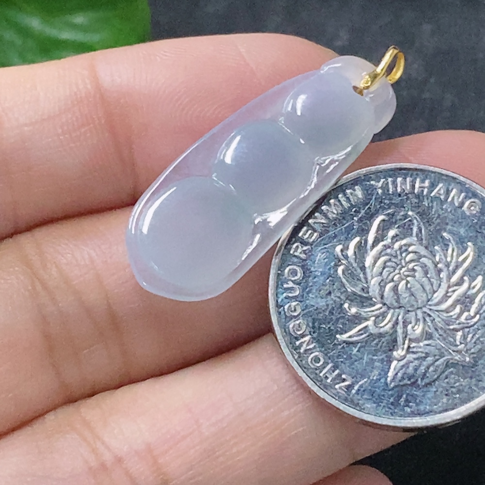 F33930288 Jadeite Lucky Bean Pendant with 18K Gold Clasp, Total Weight Approx. 2g