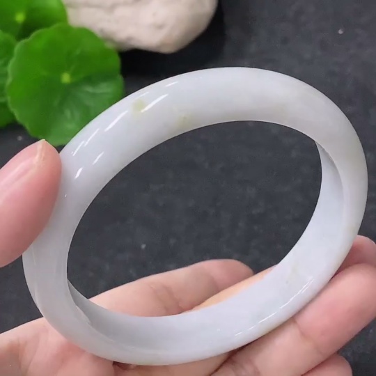 F32792016 Jadeite Regular Bangle, Inner Diameter 58.5mm, Total Weight Approx. 49.54g