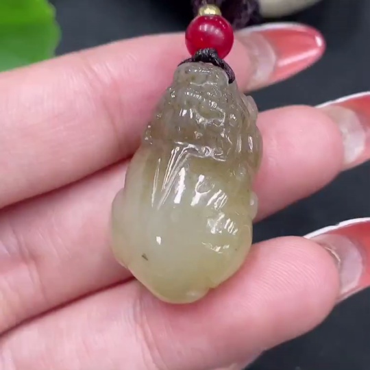 H34062657 Hetian Jade Pendant  Pi Xiu  Total Weight (with rope): 11.1g
