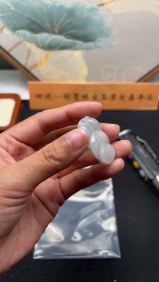 F33867294 Jadeite Leaf Pendant Total Weight Approx. 6.23g