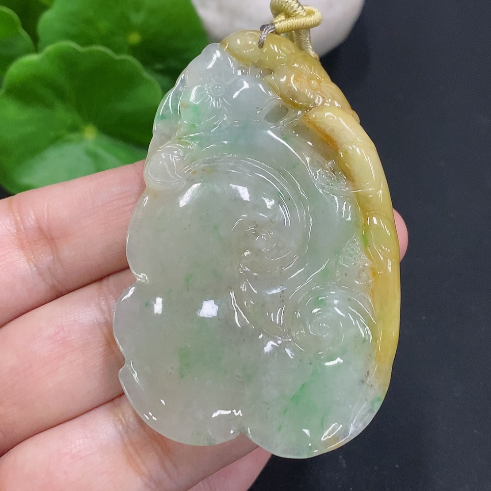 F32740746 Jadeite Ruyi Pendant Total weight including string approx. 32.7g (Color origin undetermined)