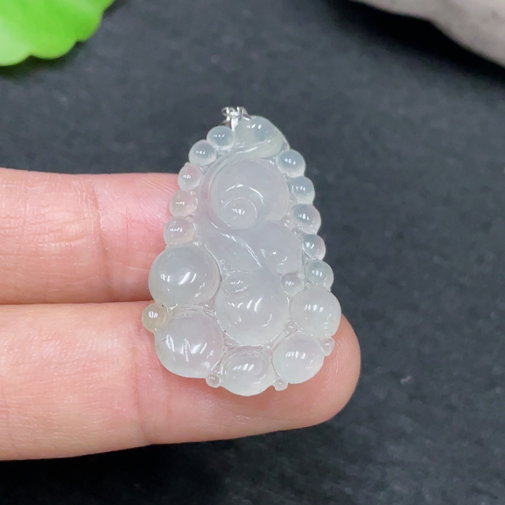 F30563435 Jadeite Pendant with 18k Clasp, Total Weight Approx. 3.91g