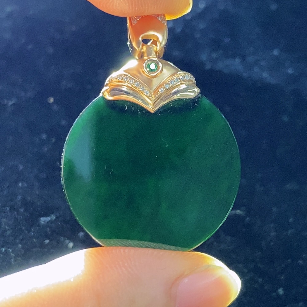 F31601127 Jadeite Plain Pendant with 18K Diamond Accents, Total Weight Approx. 7.16g