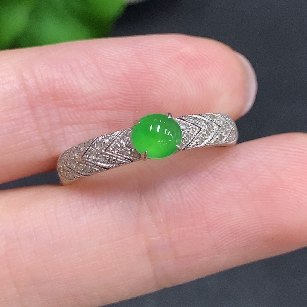 F33942207 Jadeite Cabochon Ring 18k Gold Total Weight Approx. 2.5g Size 16 Accented with Diamonds