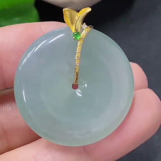 F35116494 Jadeite Pendant Peace Buckle with 18K Gold and Diamond Accents, Total Weight Approximately 8.36g