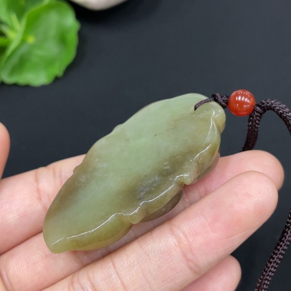 H29325901 Hetian Jade Pendant Leaf with Non-Hetian Jade Beads Total Weight Approx. (Including Cord) 27.1g