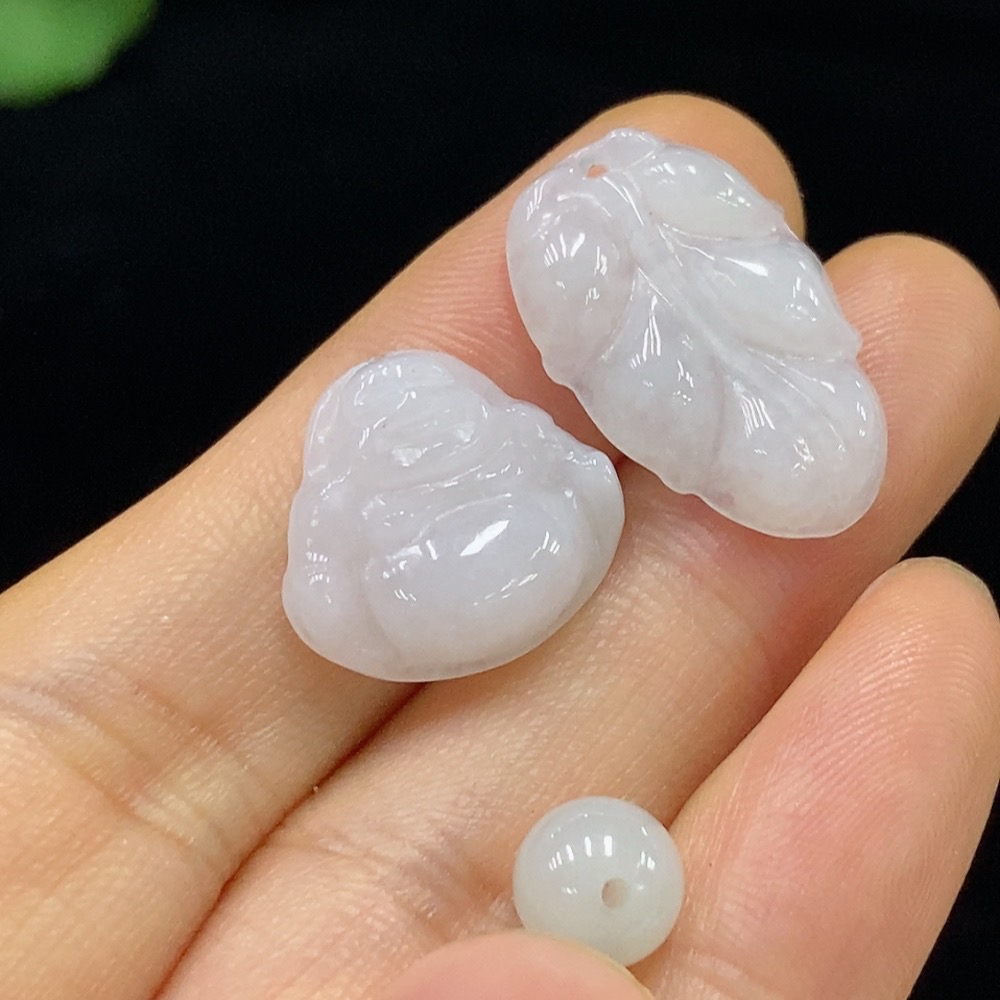 F33928313 Jadeite Pendant/Round Beads Sell as a Lot
