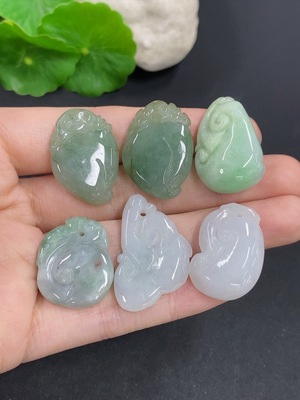 F42955924 翡翠挂件一手走