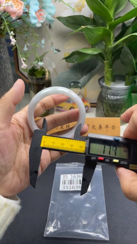 F35163606 Jadeite Regular Bracelet Size 57.7 Total Weight Approx. 68g