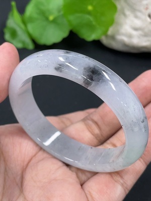 F42952708 翡翠贵妃手镯 圈口53/47.4mm 货品总约重44.84g
