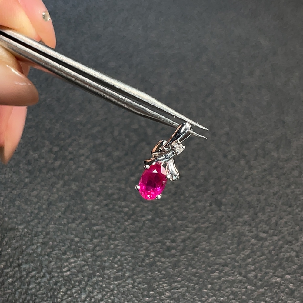 C32784101 18K Gold Ruby Pendant with Diamond Accents, Total Weight Approx. 1.05g