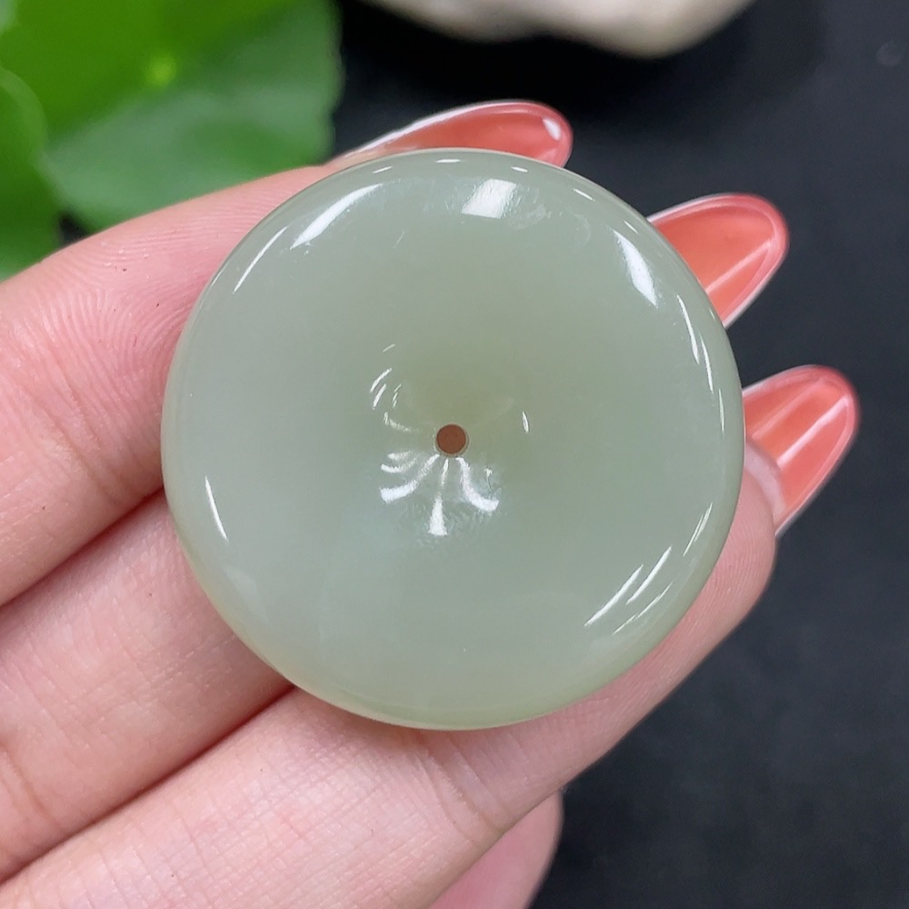 H34063581 Hetian Jade Pendant    Peace Knot    Total Weight Approx. 16.5g