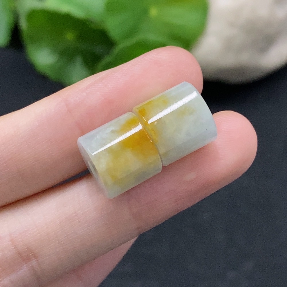 F34055971 Jadeite Road-Road-Pass Pendant, the color origin of the yellow part is undetermined