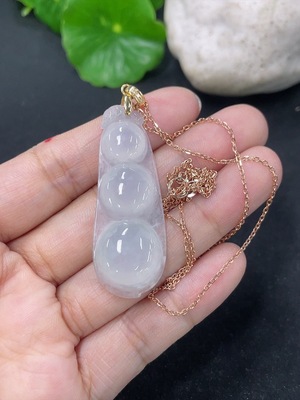 F46567718 翡翠挂件福豆 18k 配镶钻石 货品总约重 含链8.24g